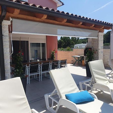 Holiday Home Nikol Pula Exterior photo