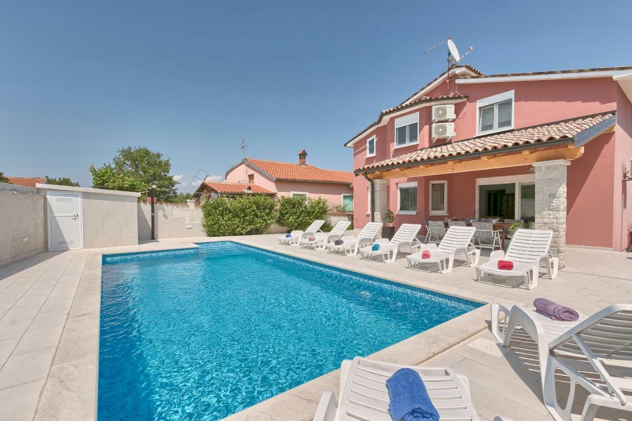 Holiday Home Nikol Pula Exterior photo