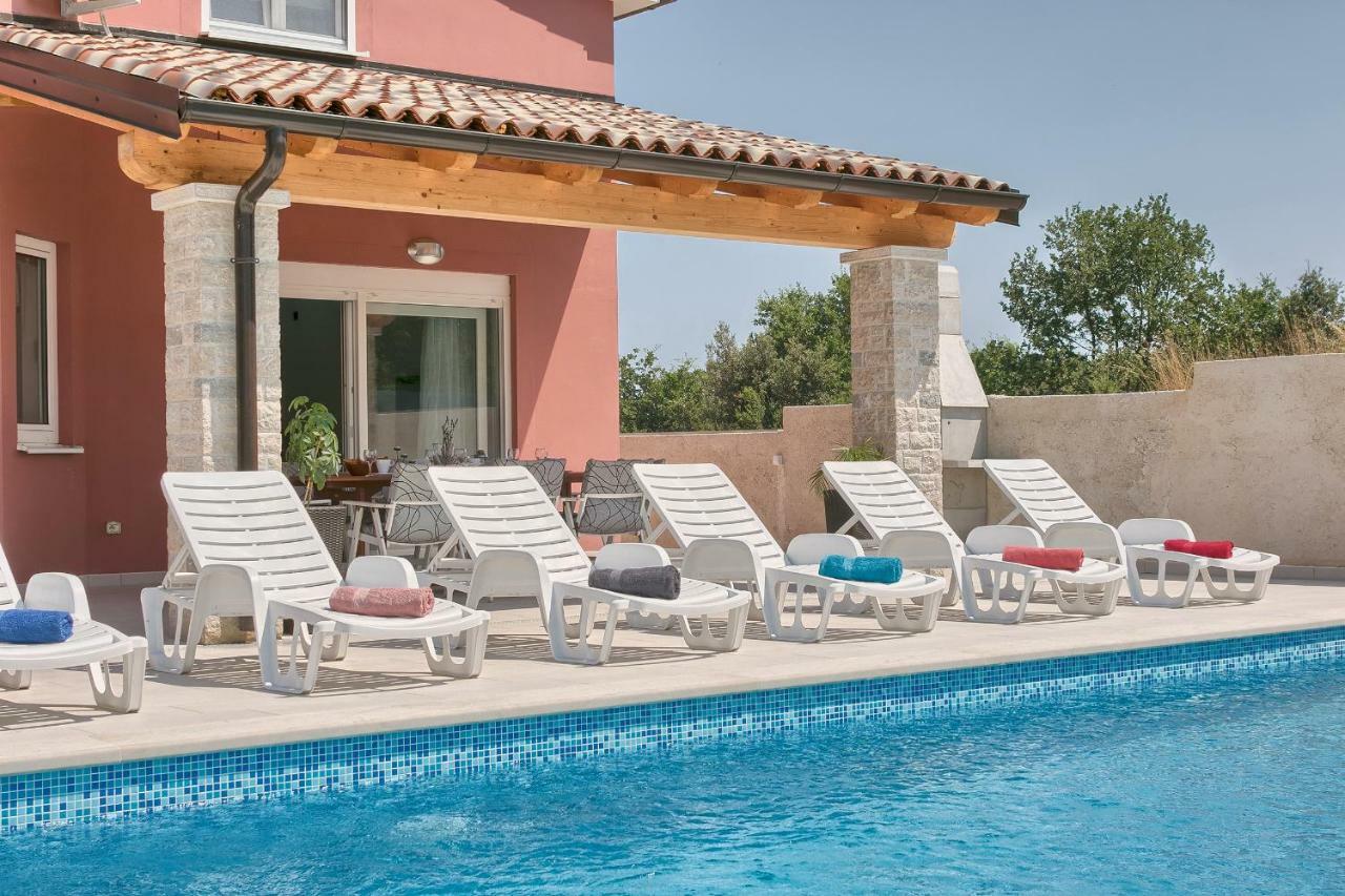 Holiday Home Nikol Pula Exterior photo