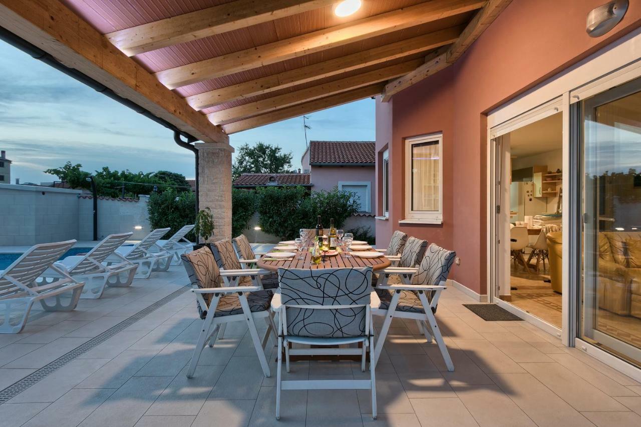 Holiday Home Nikol Pula Exterior photo