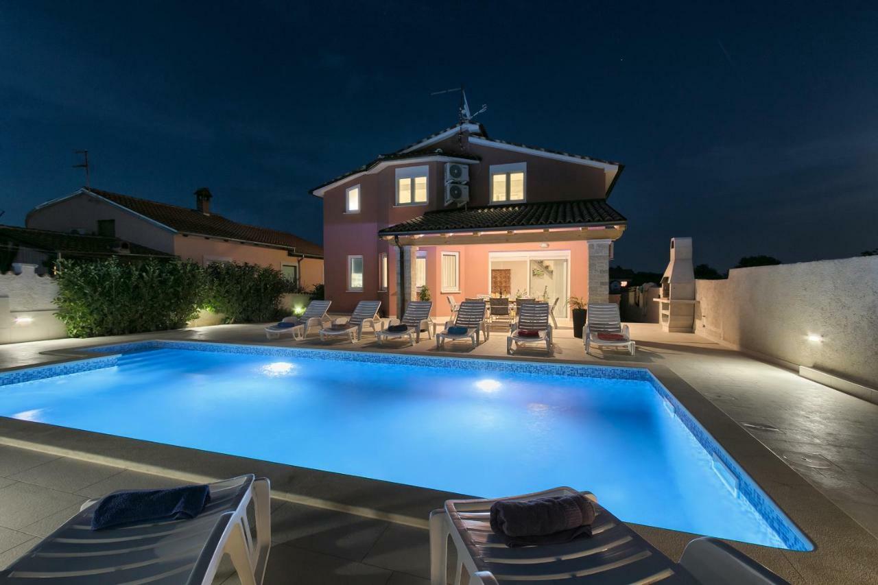 Holiday Home Nikol Pula Exterior photo