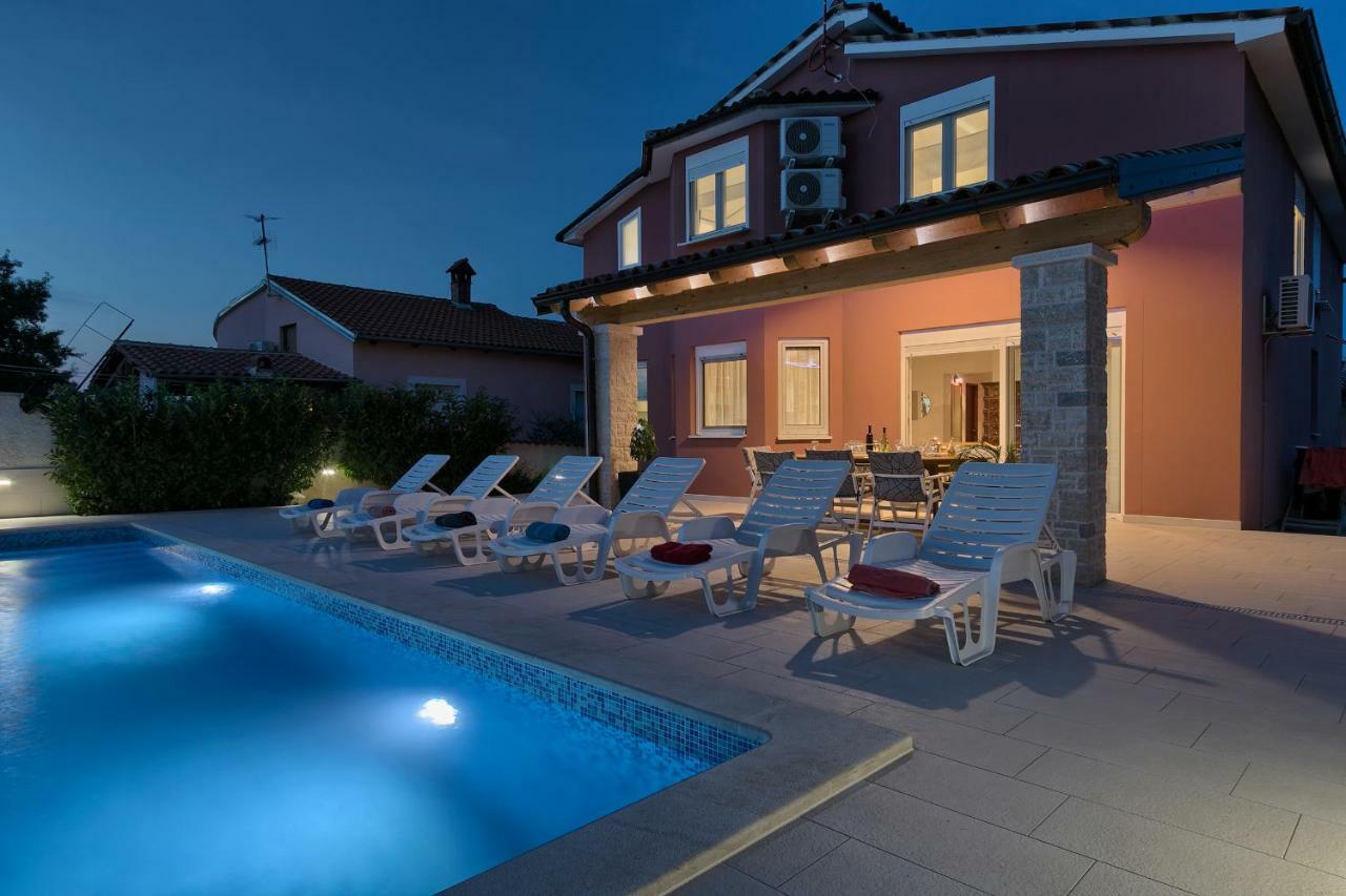 Holiday Home Nikol Pula Exterior photo