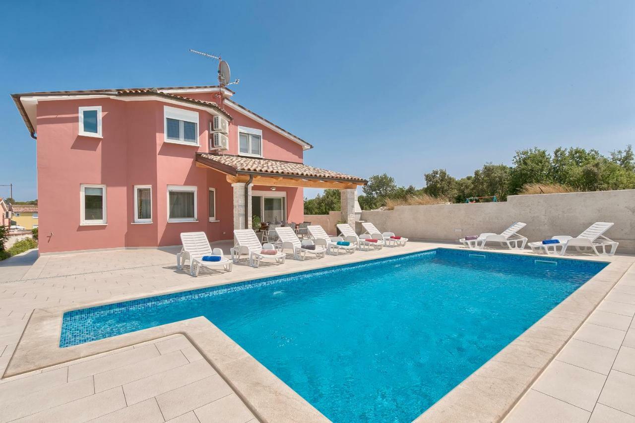 Holiday Home Nikol Pula Exterior photo