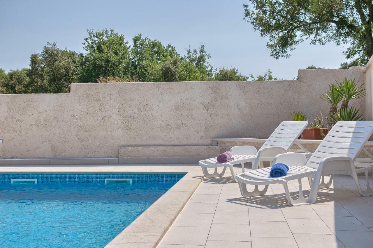 Holiday Home Nikol Pula Exterior photo