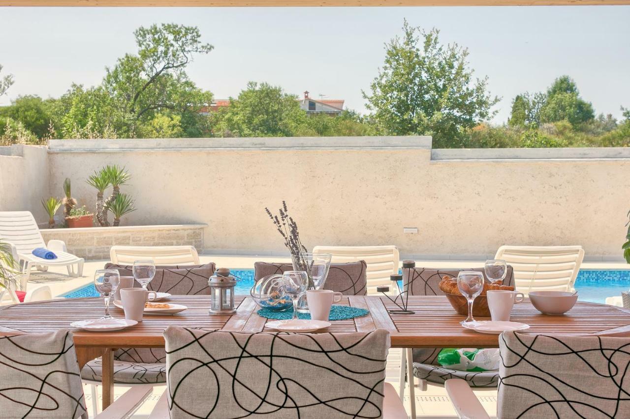 Holiday Home Nikol Pula Exterior photo