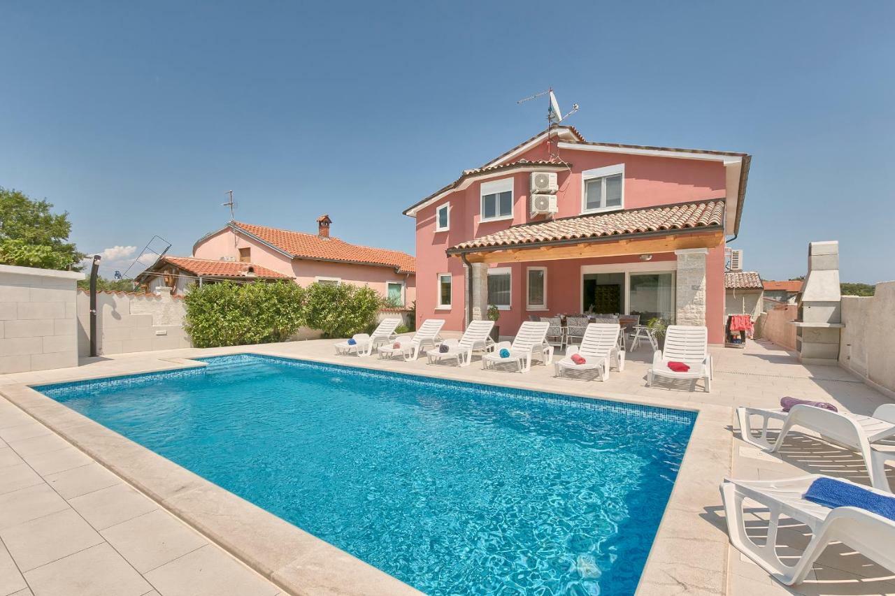 Holiday Home Nikol Pula Exterior photo