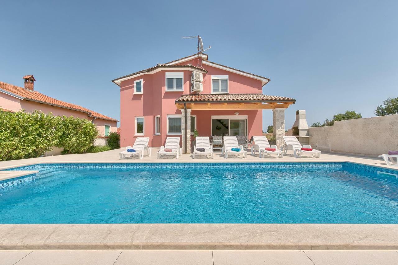 Holiday Home Nikol Pula Exterior photo